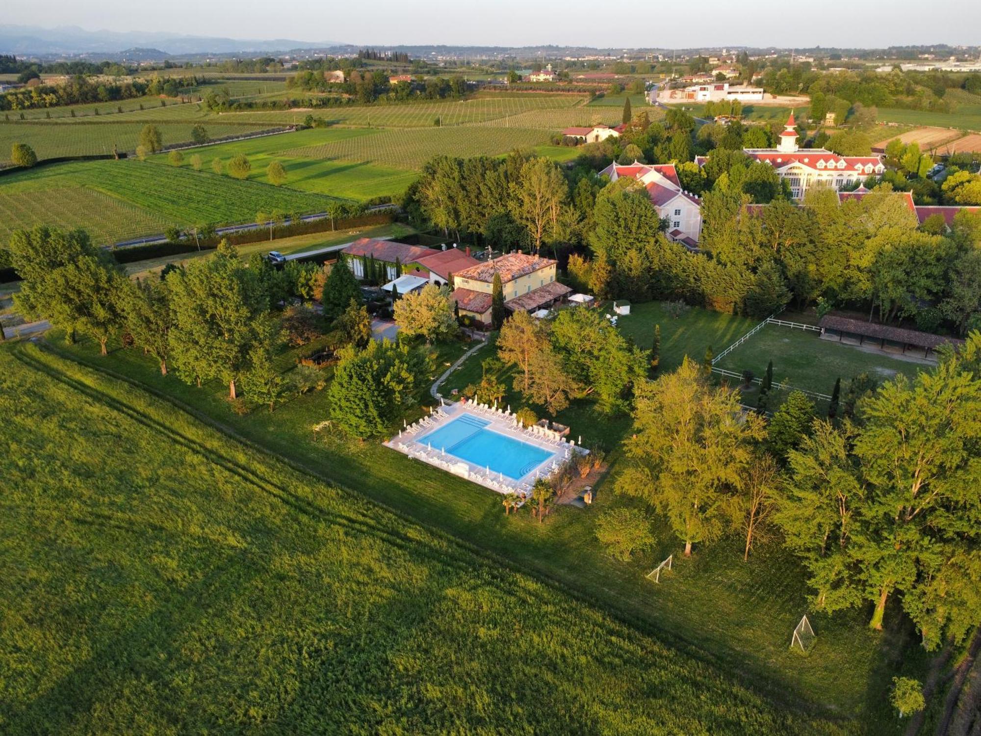 Agriturismo Le Fornase 카스텔누보델가다 외부 사진