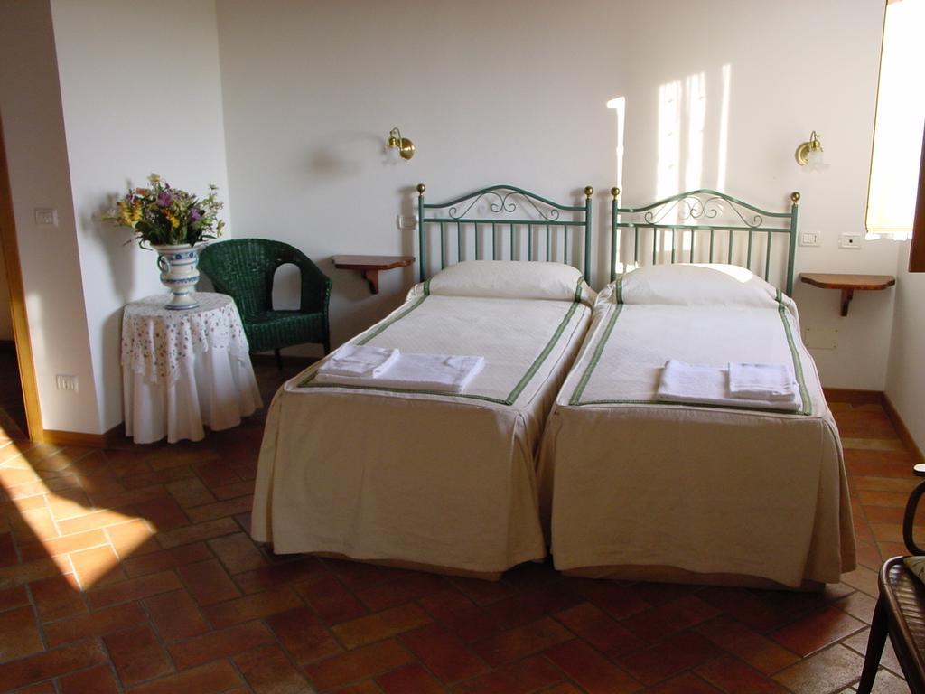 Agriturismo Le Fornase 카스텔누보델가다 외부 사진